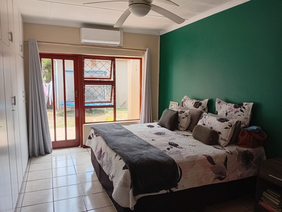 To Let 4 Bedroom Property for Rent in Bonza Bay Eastern Cape